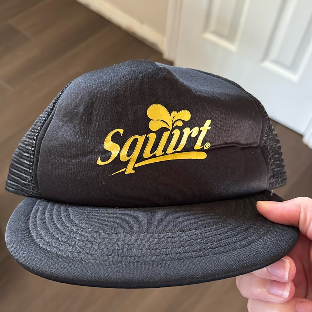 Hit wear squirt trucker hat